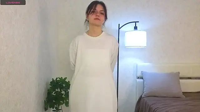 NyraVesperis online show from 04/10/26, 06:29