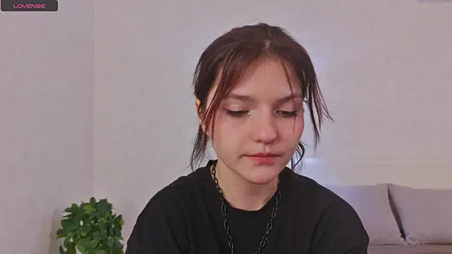 NyraVesperis online show from 04/22/26, 06:49