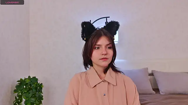 NyraVesperis online show from 04/23/26, 12:29