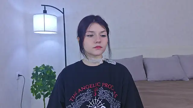 NyraVesperis online show from 05/16/26, 05:48