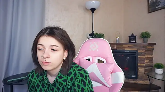 IleanaPishko online show from 12/23/25, 08:12