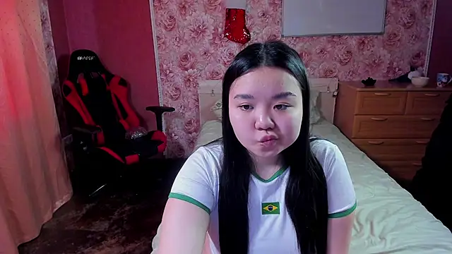 Snapshot of hungrybunny333 chatting on 12/20/25, 05:25 hungrybunny333 online show from 12/20/25, 05:25