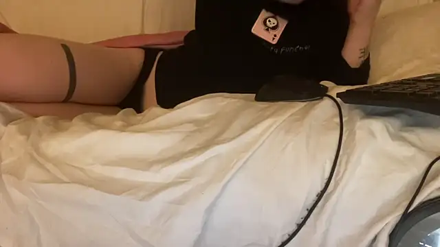 ijustturned18today online show from 02/18/26, 08:27