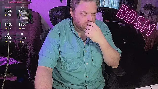 Snapshot of Bi_Master_Mack chatting on 02/18/26, 04:14 Bi Master Mack online show from 02/18/26, 04:14