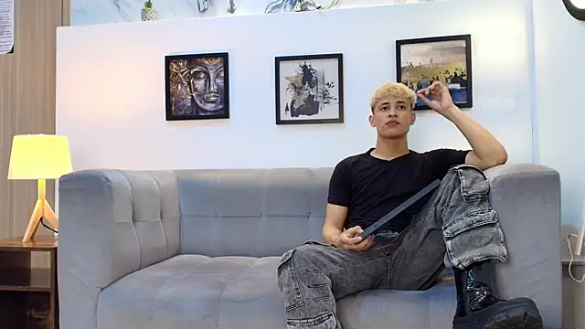 YOUNG GUYS1 online show from 04/08/26, 09:42