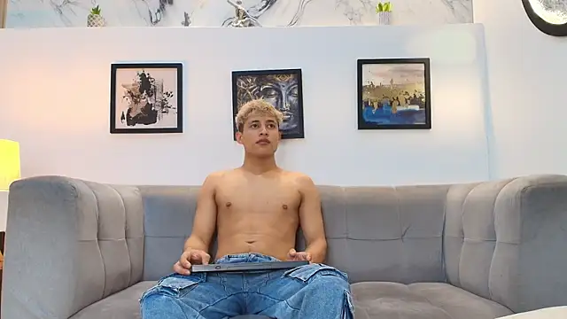 YOUNG GUYS1 online show from 04/21/26, 08:31