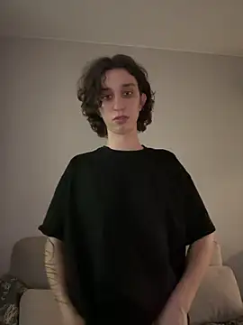 Snapshot of JuicyBoy777 chatting on 12/17/25, 11:44 JuicyBoy777 online show from 12/17/25, 11:44