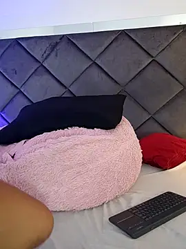 LunaaCurly online show from 12/19/25, 07:54