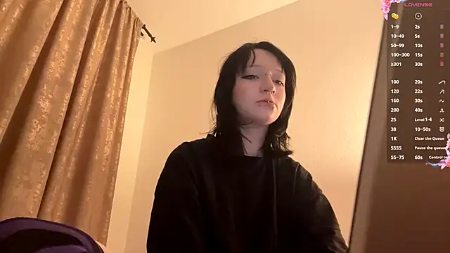 Snapshot of Shine_Luna chatting on 01/10/26, 08:21 Shine Luna online show from 01/10/26, 08:21