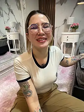 Annyhathatway online show from 05/15/26, 11:34