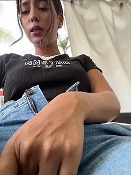 Valeria-escobar online show from 04/12/26, 02:22