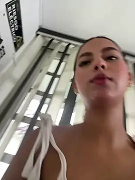 Valeria-escobar online show from 04/13/26, 01:38