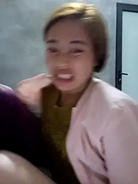 Snapshot of little-effy chatting on 12/15/25, 05:17 little-effy online show from 12/15/25, 05:17