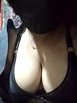 nosrat014 online show from 12/17/25, 06:36