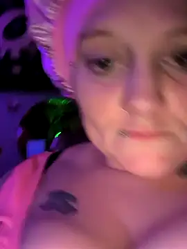 Snapshot of MidnightSeducer@xh chatting on 01/11/26, 10:42 MidnightSeducerxh online show from 01/11/26, 10:42