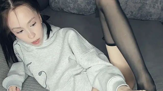 Emilllycutemurr online show from 04/05/26, 08:39