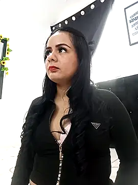 Snapshot of Violetawiliams chatting on 12/15/25, 01:48 Violetawiliams online show from 12/15/25, 01:48