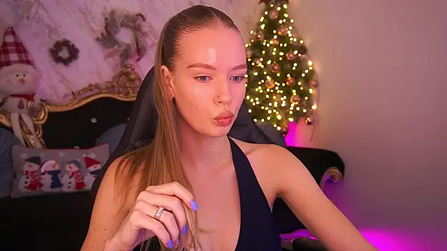 MollyyMayy online show from 12/22/25, 03:20