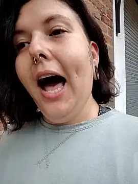 Divine Pouvoir online show from 02/19/26, 08:05