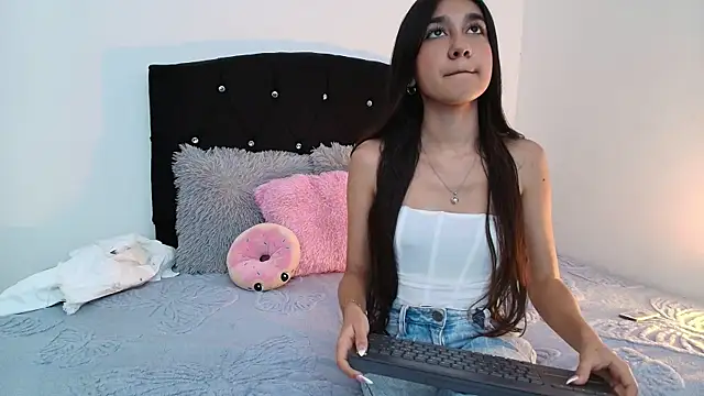 Snapshot of Mimi_Glow chatting on 02/19/26, 07:21 Mimi Glow online show from 02/19/26, 07:21