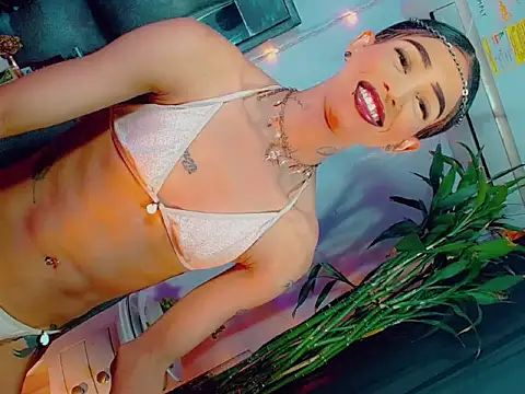 agathaferrer3 online show from 04/16/26, 08:15