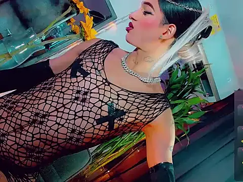 agathaferrer3 online show from 04/20/26, 01:19