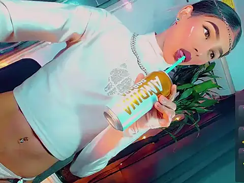 agathaferrer3 online show from 04/25/26, 07:33