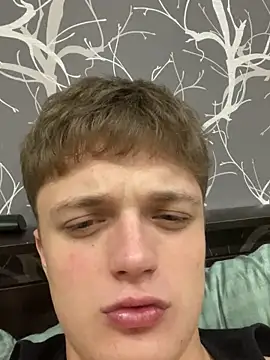 Snapshot of robertkingsize chatting on 12/14/25, 03:01 robertkingsize online show from 12/14/25, 03:01