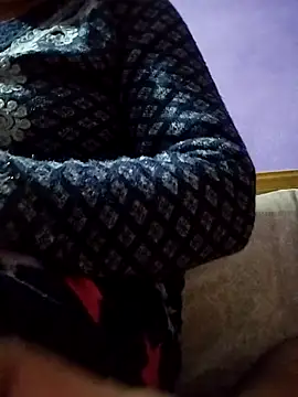 Snapshot of Sweet_Couple_01 chatting on 12/15/25, 05:50 Sweet Couple 01 online show from 12/15/25, 05:50