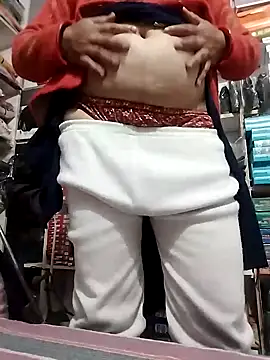 Snapshot of Sweet_Couple_01 chatting on 12/17/25, 07:25 Sweet Couple 01 online show from 12/17/25, 07:25