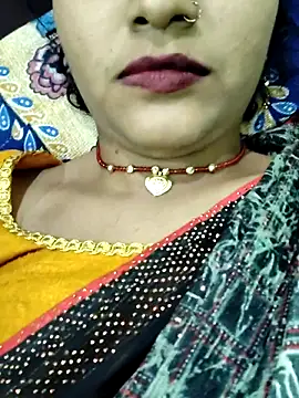 Snapshot of Sweet_Couple_01 chatting on 12/18/25, 03:18 Sweet Couple 01 online show from 12/18/25, 03:18