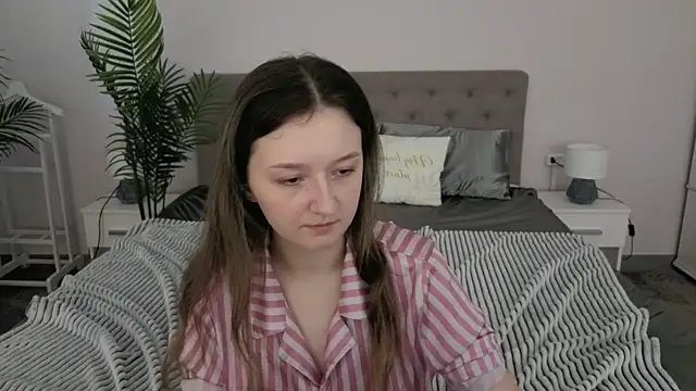 CyrenaLuxe online show from 03/22/26, 10:07