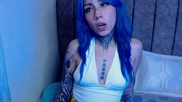 Snapshot of Aqua__bless chatting on 12/17/25, 08:37 Aqua bless online show from 12/17/25, 08:37