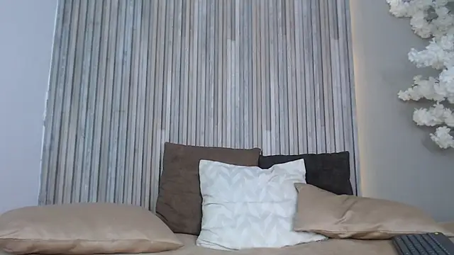 Snapshot of SmoothAlpha_ chatting on 12/18/25, 02:23 SmoothAlpha online show from 12/18/25, 02:23