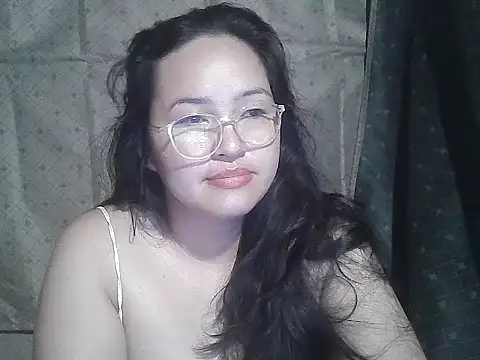 Snapshot of yummy_jyra02167 chatting on 12/16/25, 08:14 yummy jyra02167 online show from 12/16/25, 08:14