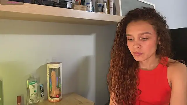 Snapshot of Sunshineegirll chatting on 12/18/25, 06:47 Sunshineegirll online show from 12/18/25, 06:47