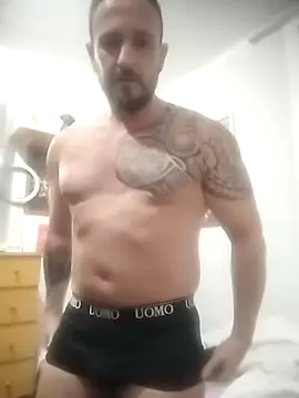 Snapshot of Tonybp84 chatting on 12/16/25, 03:33 Tonybp84 online show from 12/16/25, 03:33