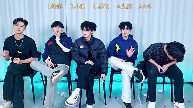 Snapshot of QYBOYS_010 chatting on 12/15/25, 04:11 QYBOYS 010 online show from 12/15/25, 04:11