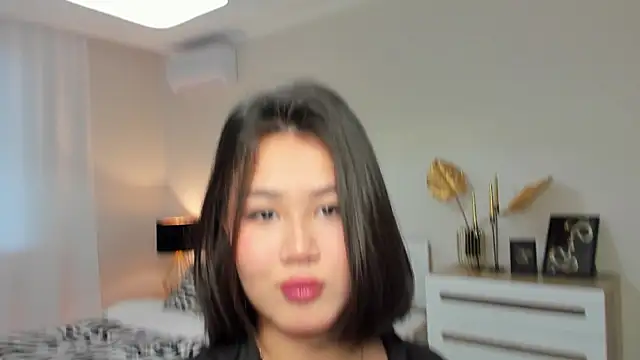 Brunette Charm online show from 01/18/26, 11:14