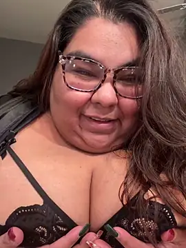 Snapshot of Sexybbwqueen chatting on 12/15/25, 06:17 Sexybbwqueen online show from 12/15/25, 06:17
