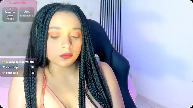 khiara    online show from 12/20/25, 09:22