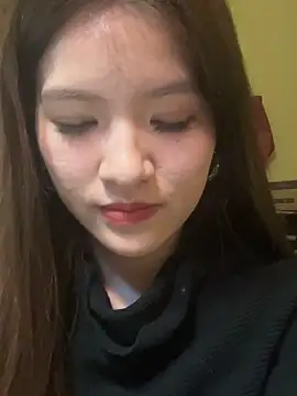 Snapshot of Momochen8839 chatting on 02/24/26, 10:24 Momochen8839 online show from 02/24/26, 10:24