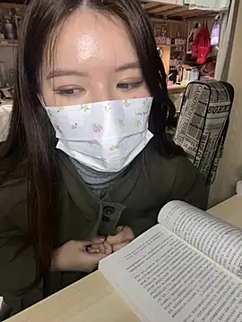 Snapshot of Momochen8839 chatting on 03/01/26, 10:28 Momochen8839 online show from 03/01/26, 10:28