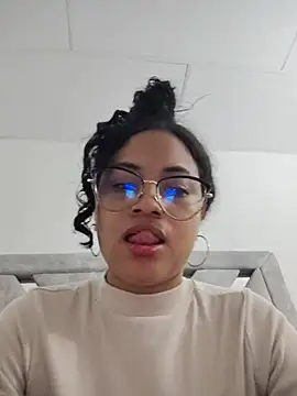 DAFNNEE HOT online show from 06/17/26, 01:56