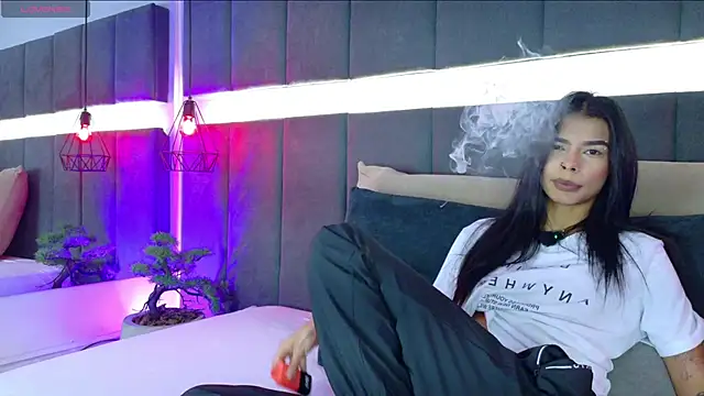 luna blannco online show from 12/19/25, 11:06