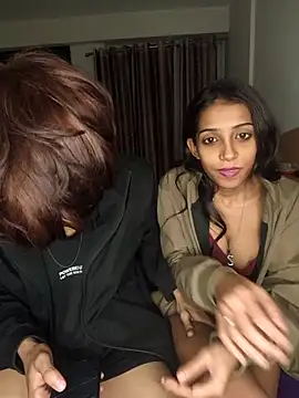 Snapshot of Night_Moon2 chatting on 12/17/25, 11:33 Night Moon2 online show from 12/17/25, 11:33