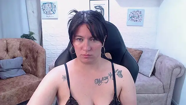 amanda rousee online show from 05/06/26, 03:24