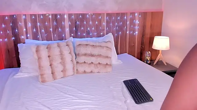 KrystalWoodss online show from 12/16/25, 03:55