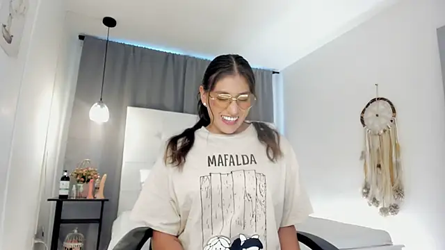 liaa moretti  online show from 01/13/26, 07:19