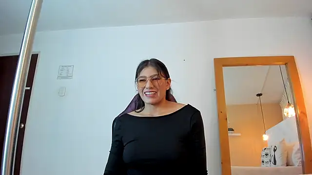 liaa moretti  online show from 02/08/26, 01:14